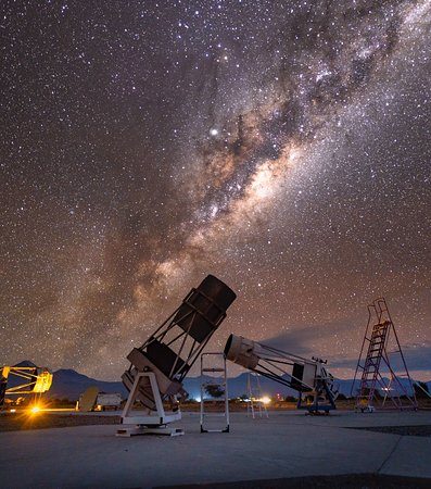 Via Láctea sobre telescópios no Atacama, o céu mais limpo do mundo